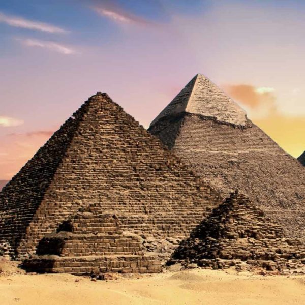 Pyramids 2371501 600x600